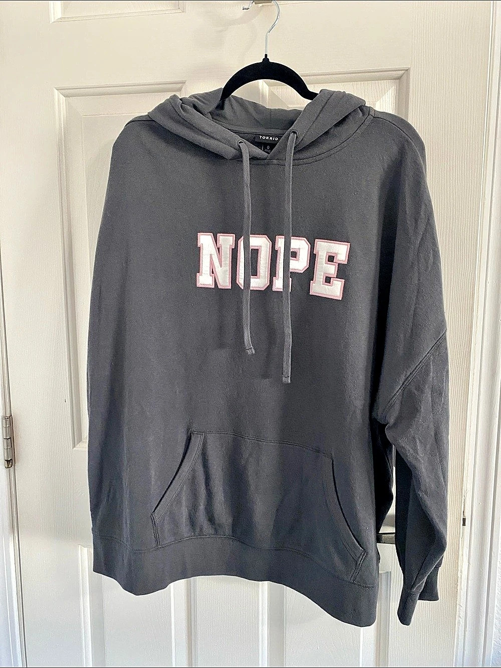 Torrid Graphic Pullover Hoodie in Gray Size 0 Like New